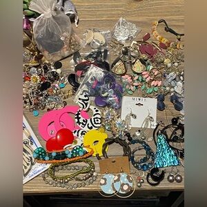 jewlery lot costume fashion vintage pins bundles& necklaces,earrings